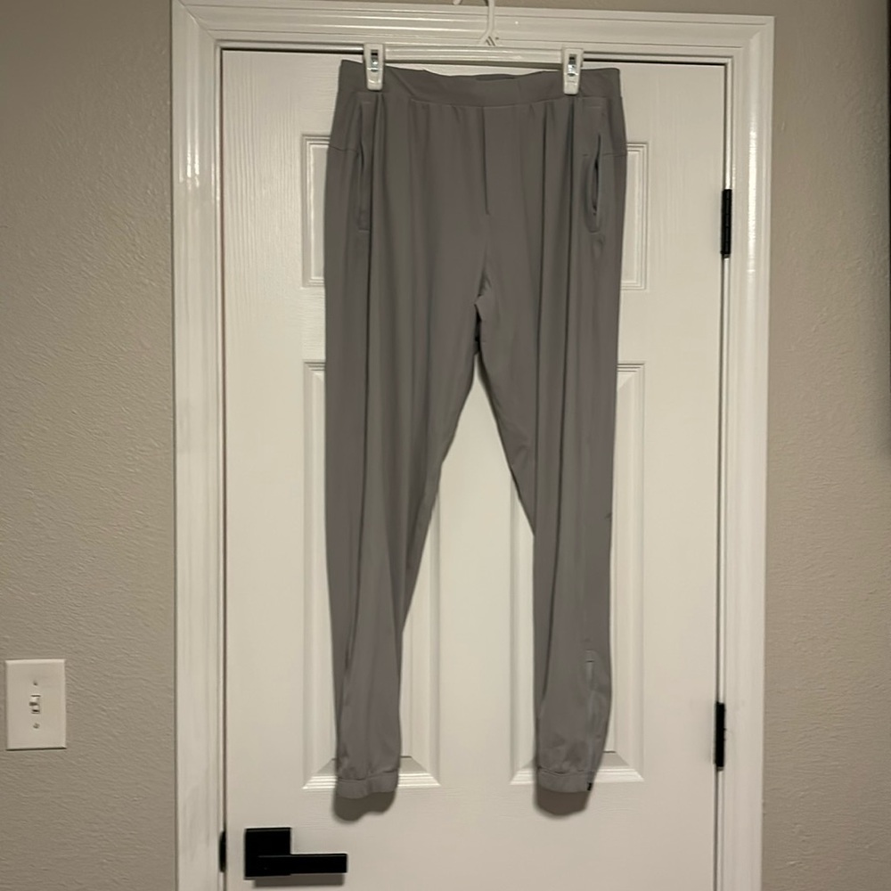 Lululemon joggers, men’s size XL, like new condition, light gray color